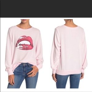 WILDFOX || pink lips oversized sweater size extra small